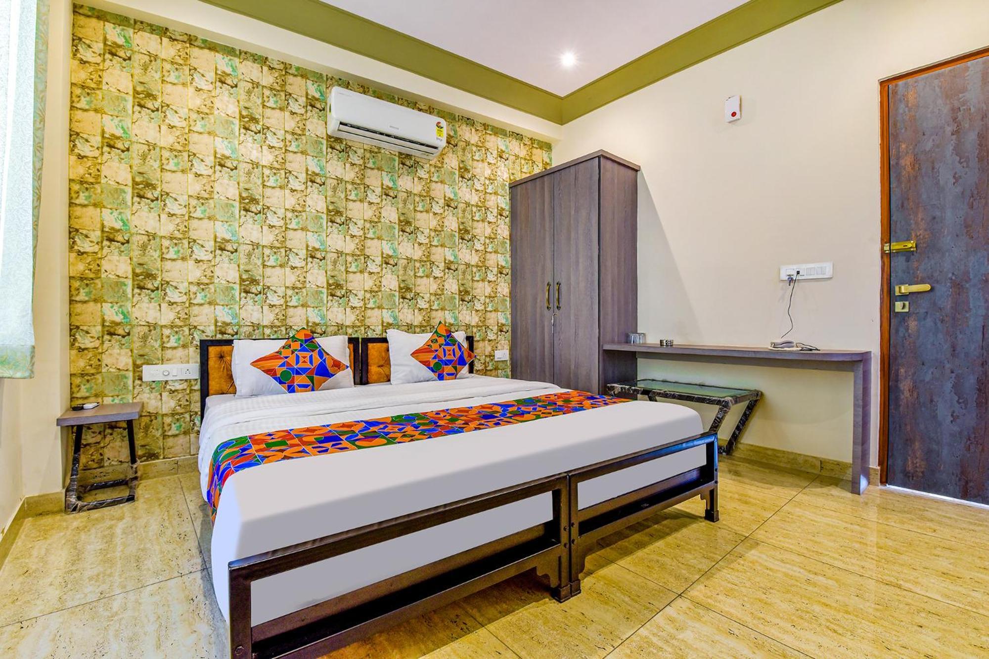 Hotel Fabhotel Bungalow 18